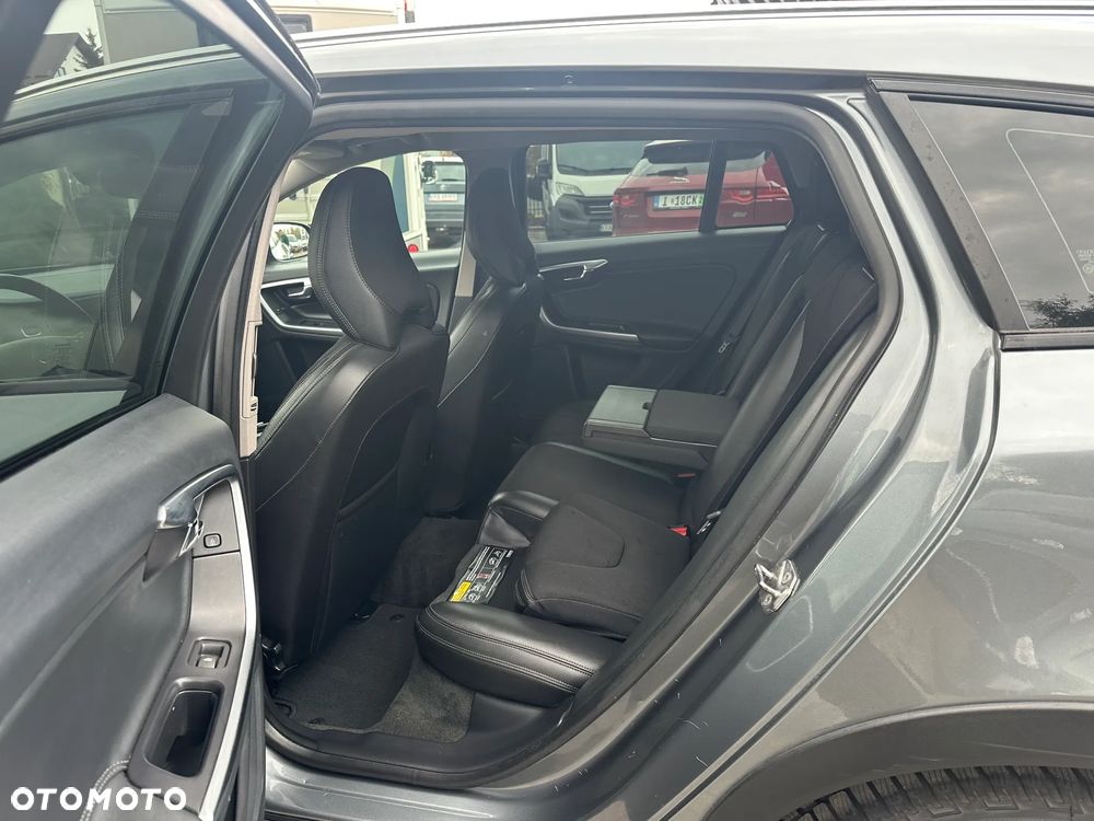Volvo V60 Cross Country - 8