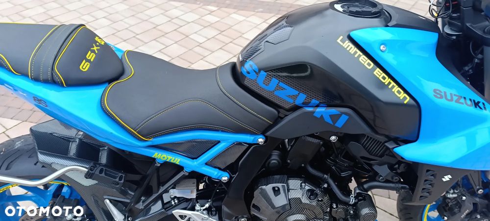 Suzuki GSX - 21