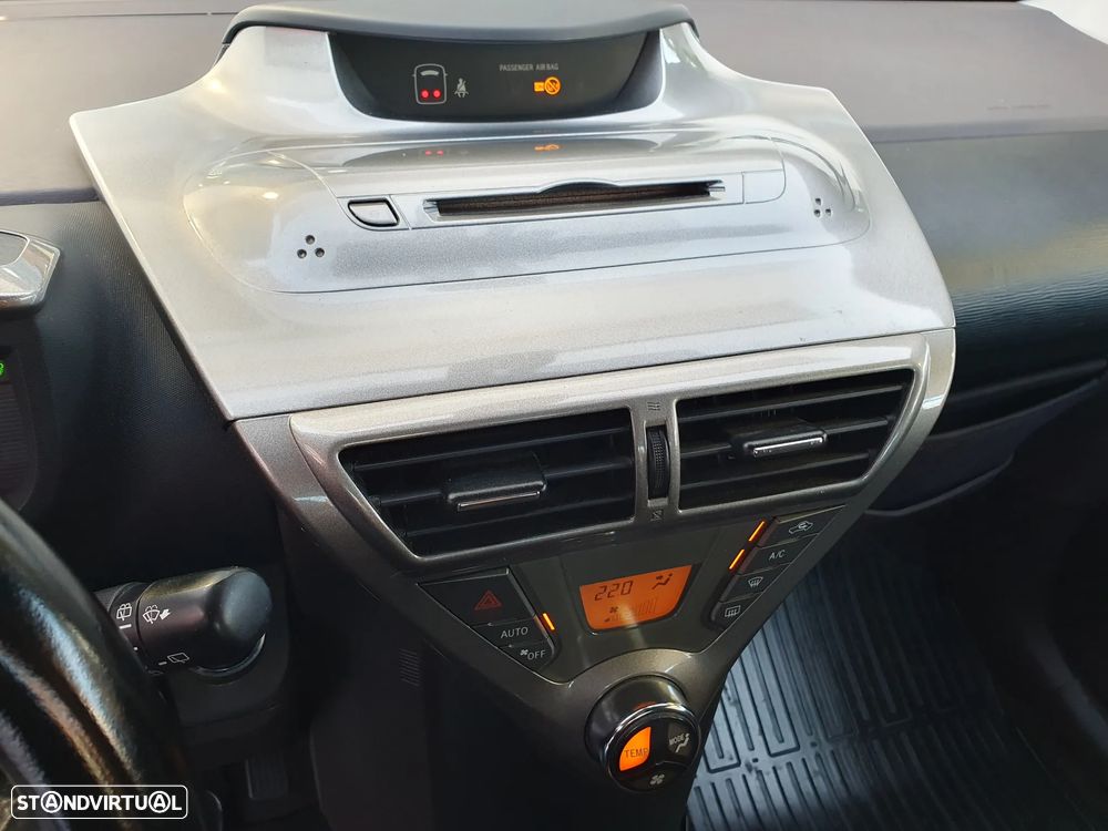 Toyota iQ 1.33 VVT-i - 9