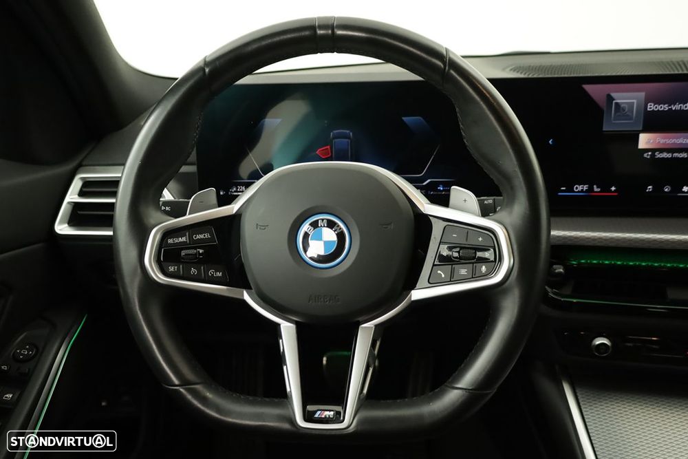 BMW 330 e Edição Desportiva M Auto - 15