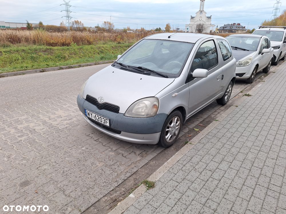 Toyota Yaris 1.0 Base - 2