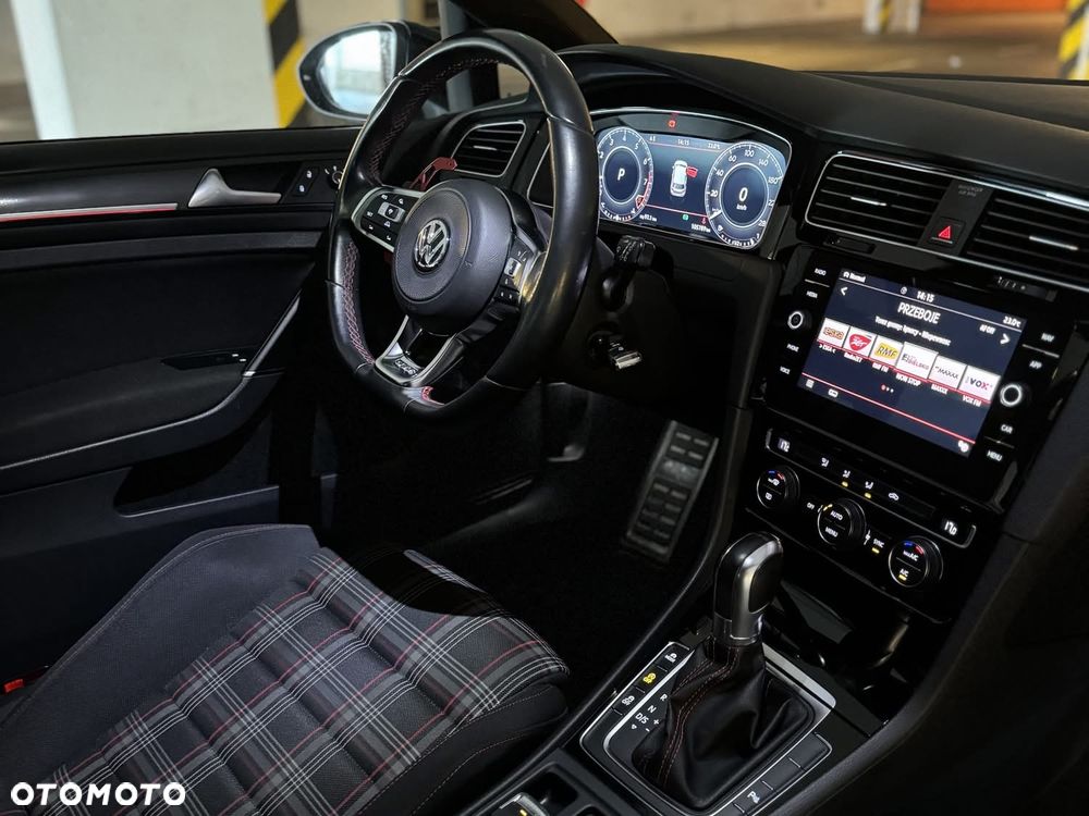 Volkswagen Golf - 5