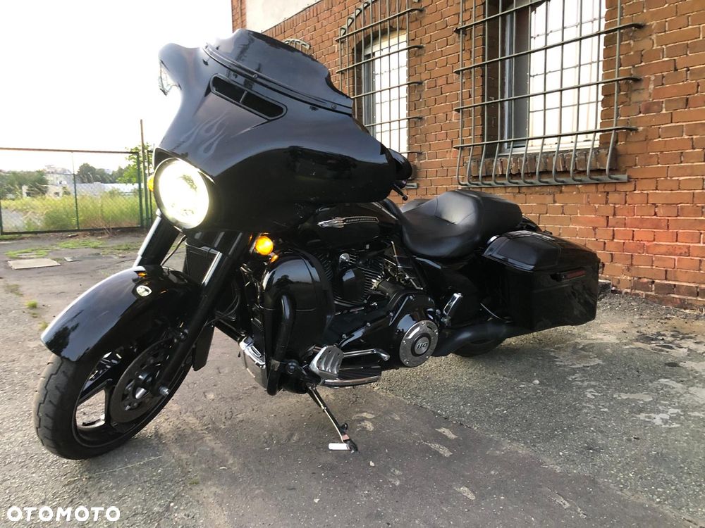 Harley-Davidson CVO Street Glide - 17