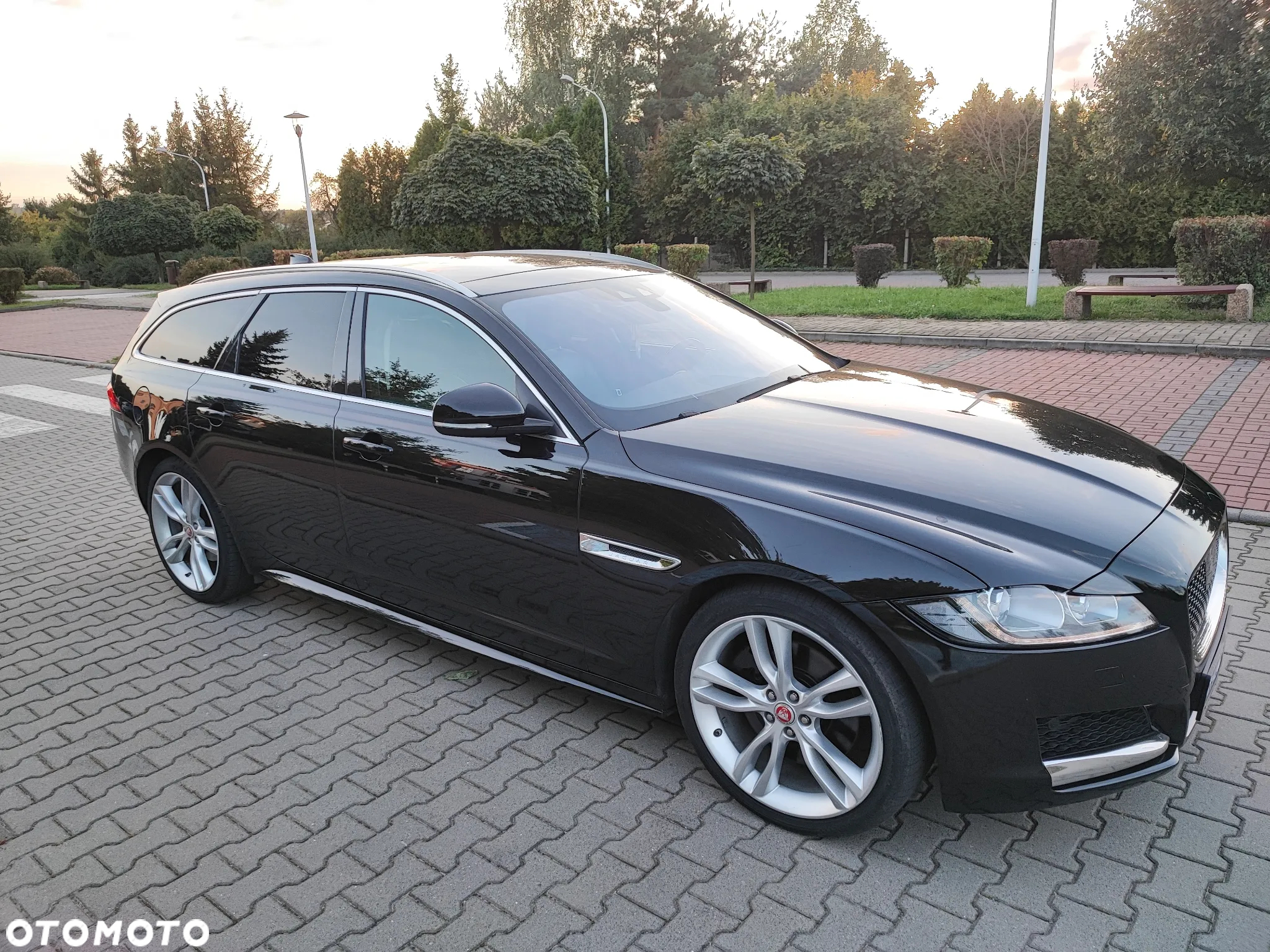 Jaguar XF 30d Sportbrake Portfolio - 8
