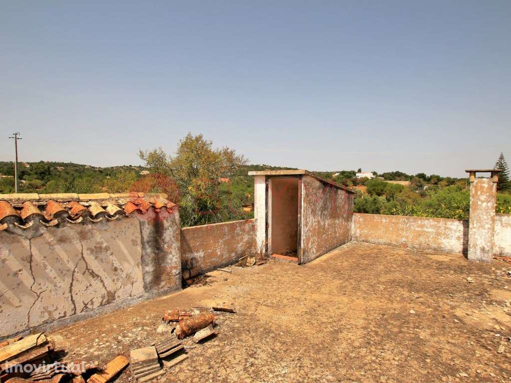 Terreno com Ruína em Zona Tranquila de Fácil Acesso - Grande imagem: 5/16