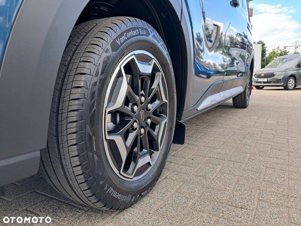 Ford Tourneo Custom - 23