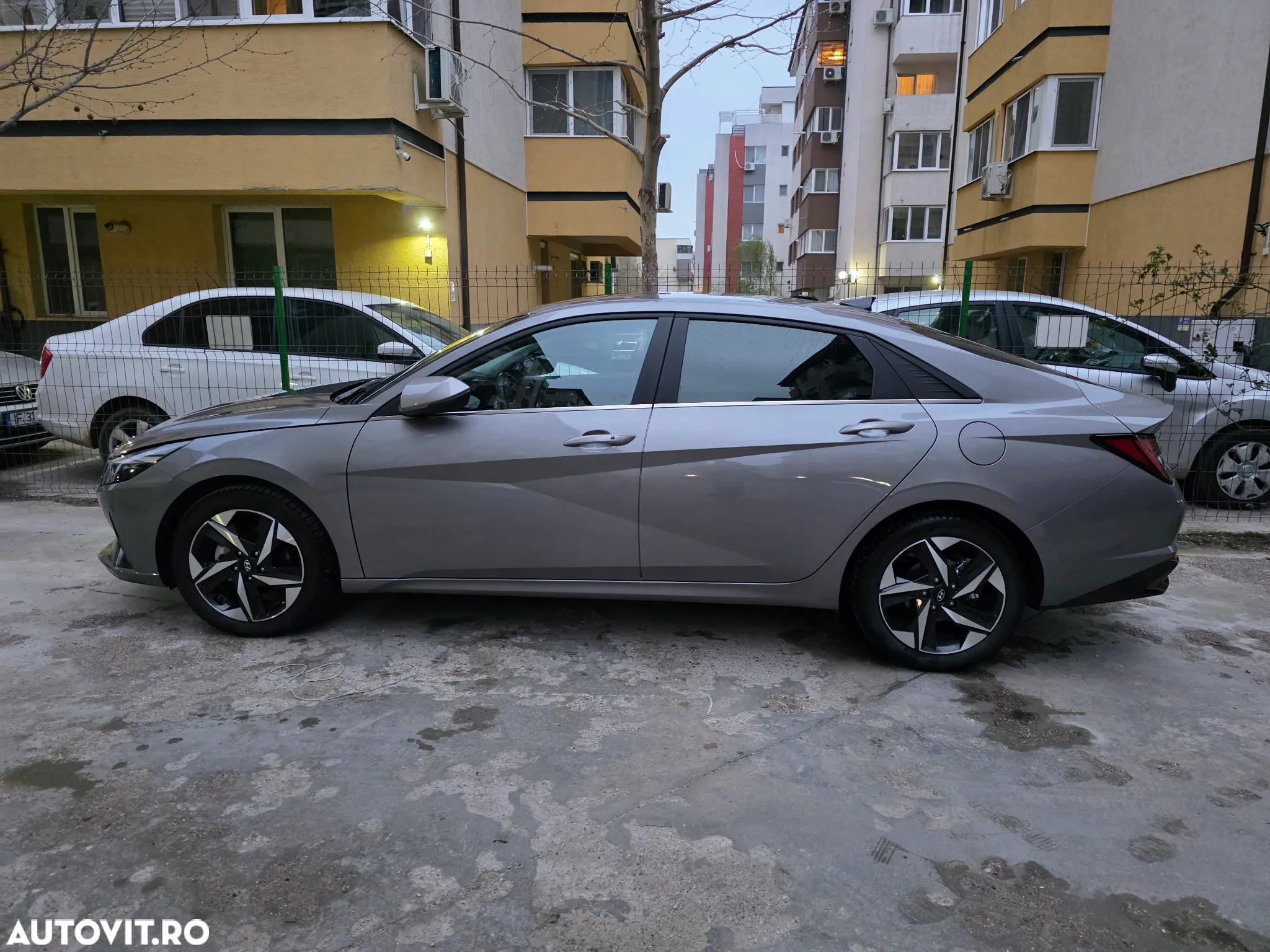 Hyundai Elantra 1.6 l 123 CP CVT Exclusive Navi - 2