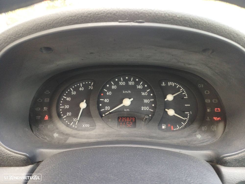 Renault Clio 1.2 RT - 8