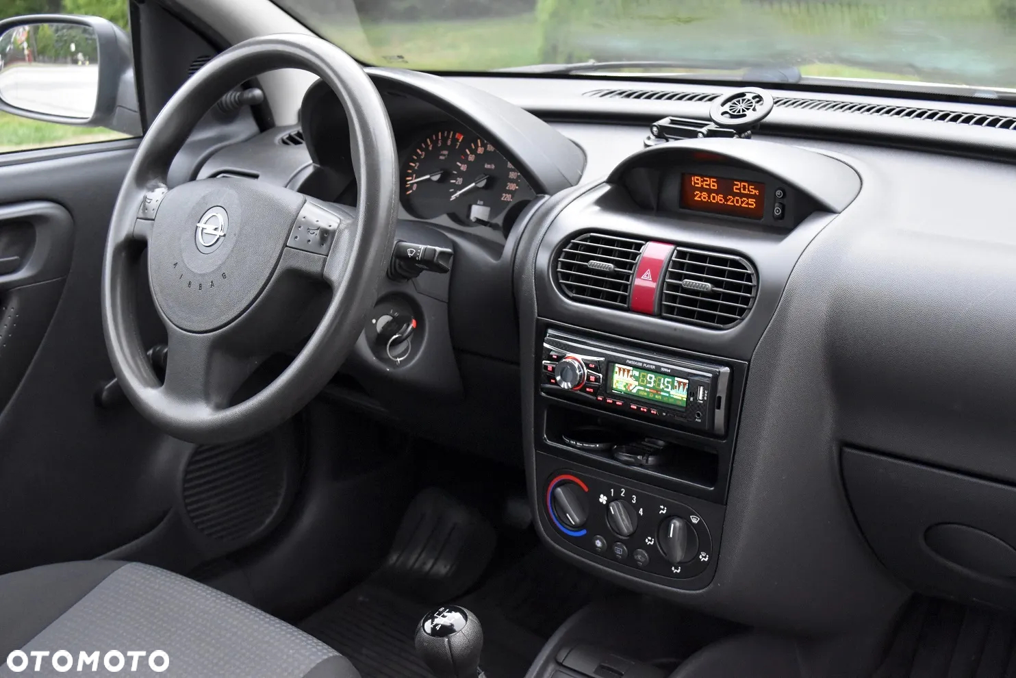 Opel Corsa 1.2 16V Cosmo - 11