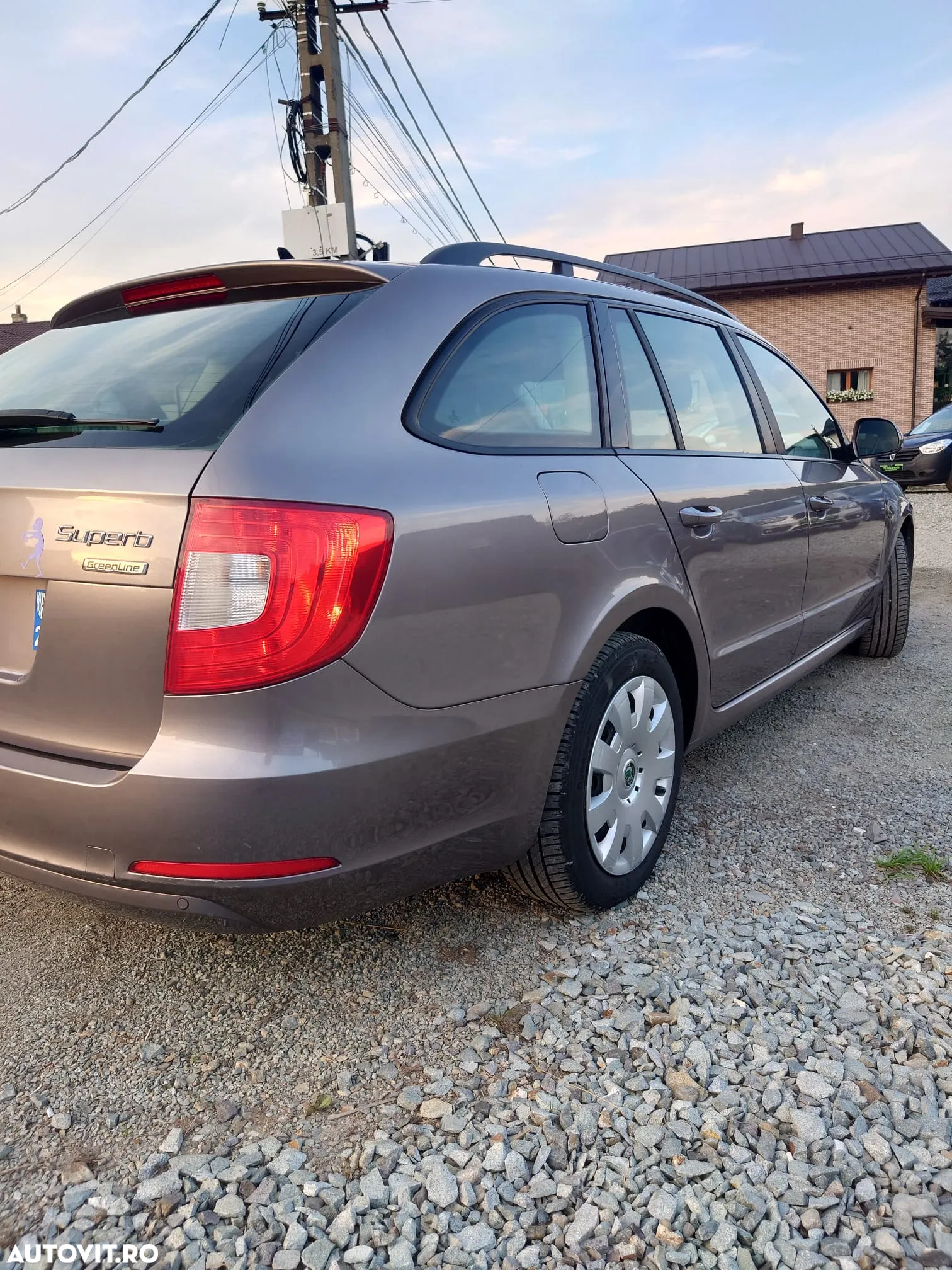 Skoda Superb Combi 1.6 TDI GreenLine - 8