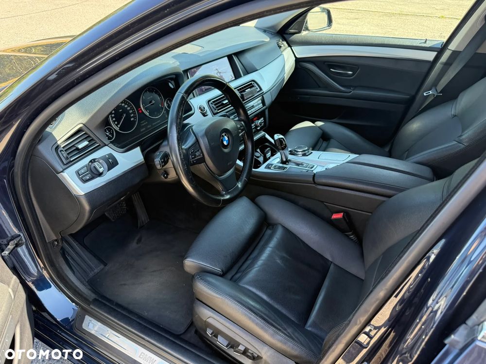 BMW Seria 5 525d Luxury Line - 15