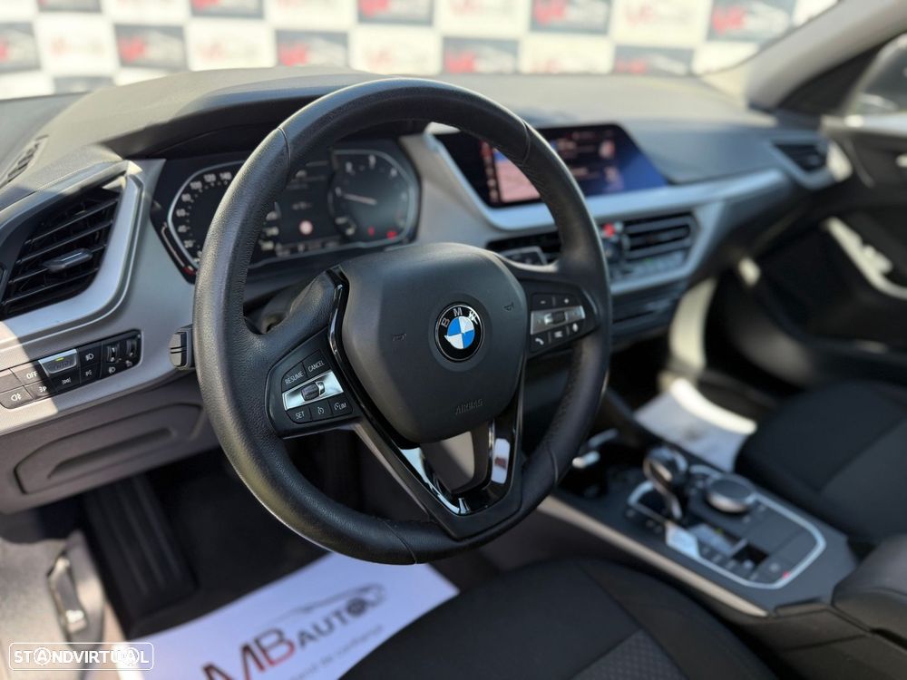BMW 116 d Advantage Auto — fotografia 17