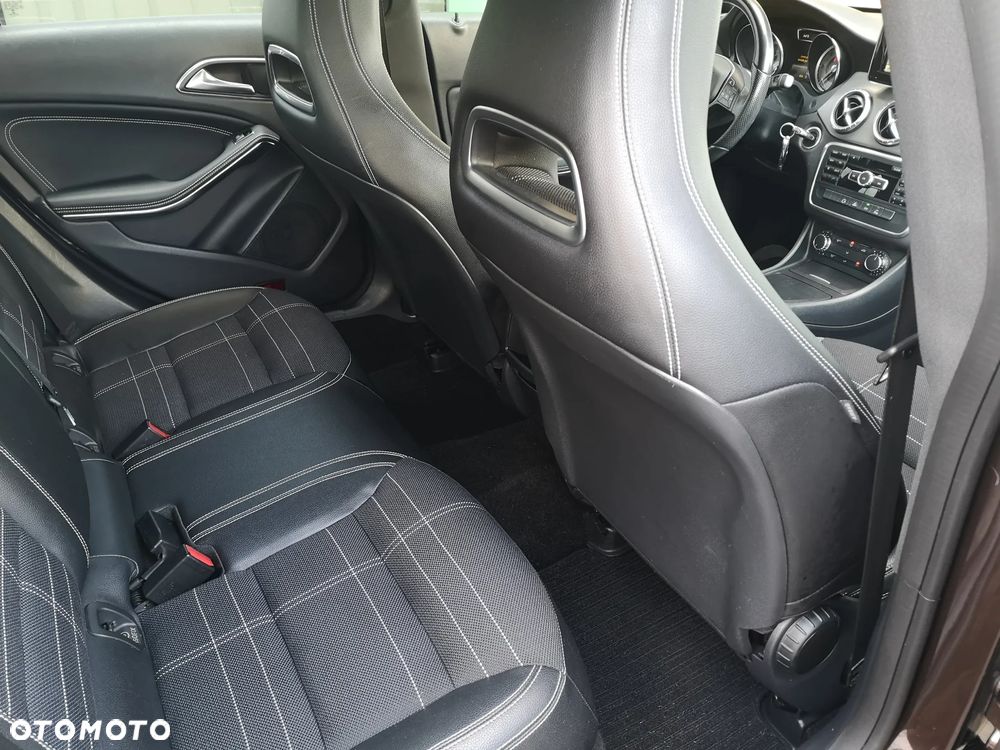 Mercedes-Benz CLA 180 d 7G-DCT Urban - 23