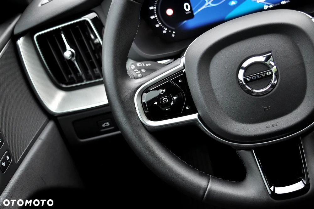 Volvo XC 60 B5 B AWD Ultra Black Edition - 16