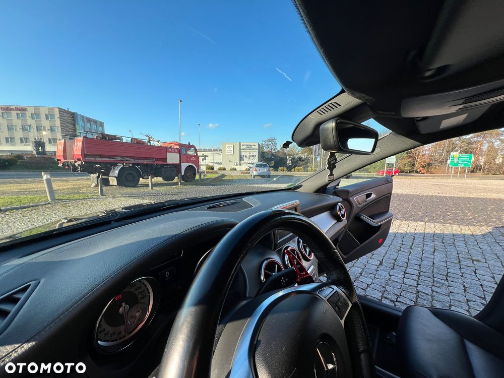 Mercedes-Benz CLA 200 7G-DCT AMG Line - 22