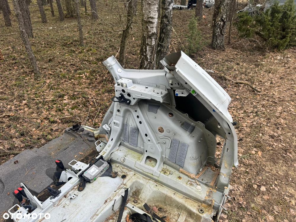 Prawy tylny błotnik xc60 21r 707 biała perła 2990zl - 2