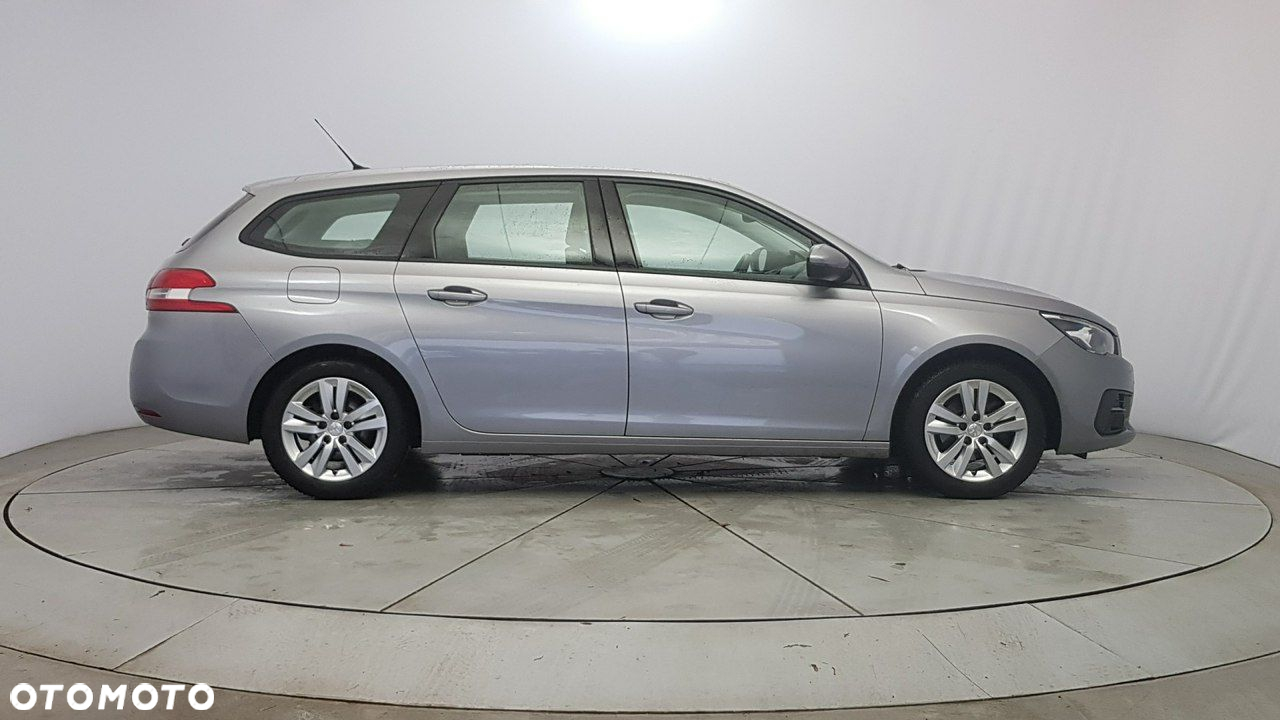 Peugeot 308 - 8