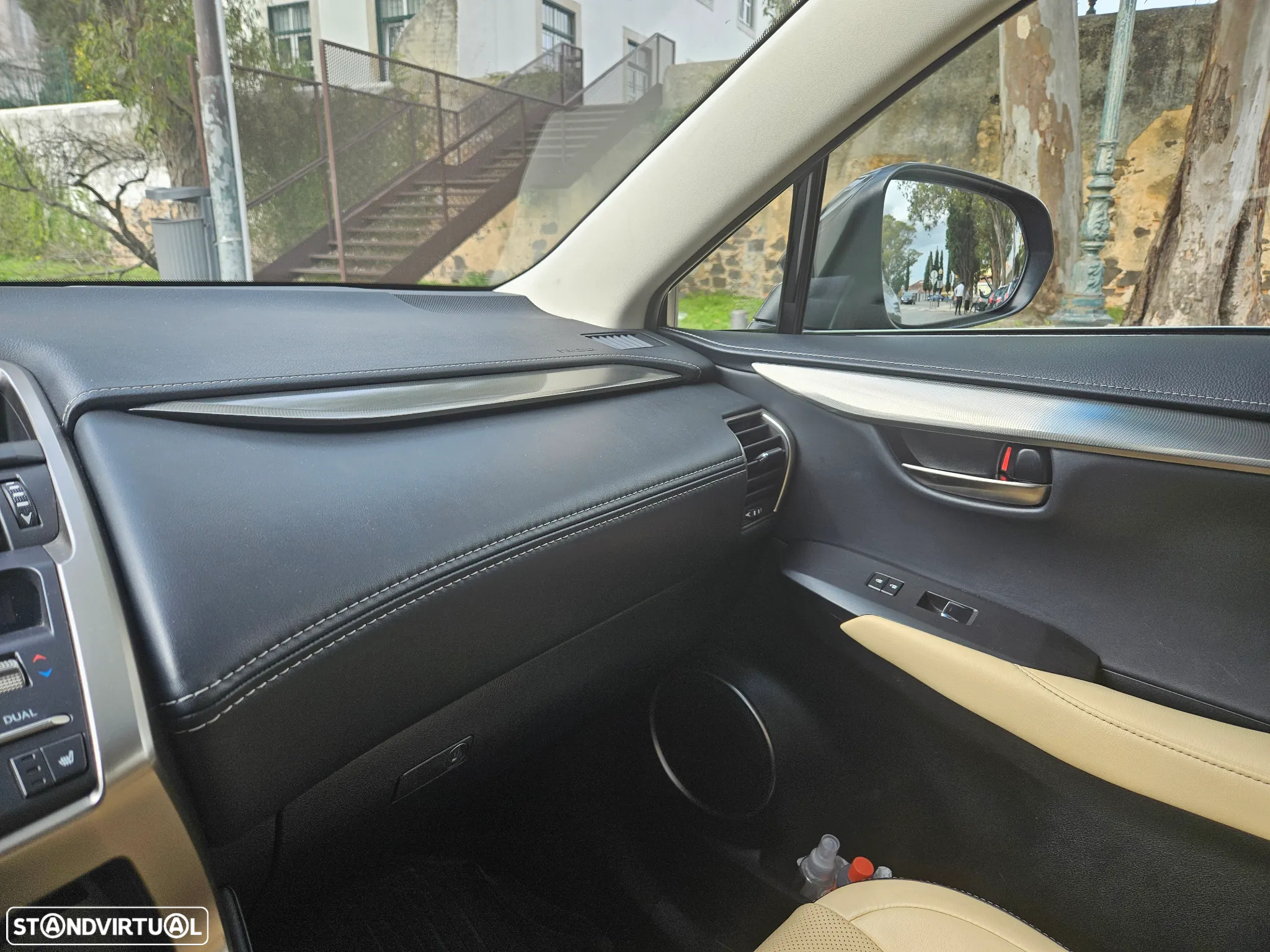 Lexus NX 300h Executive - 11