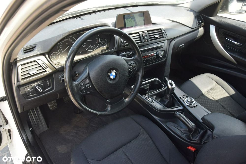 BMW Seria 3 318d Blue Performance - 37