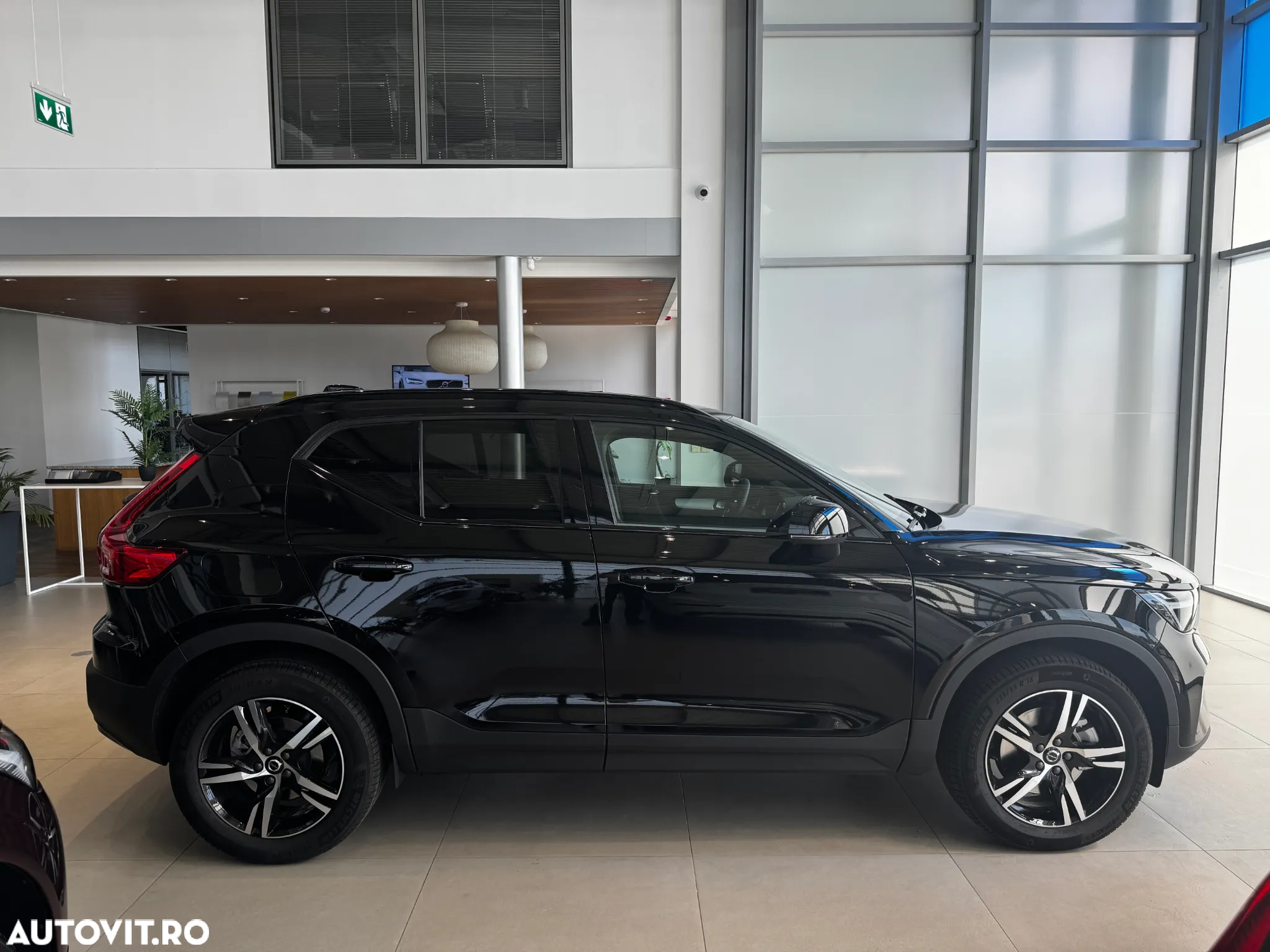 Volvo XC 40 B3 AT FWD MHEV Plus Dark - 5