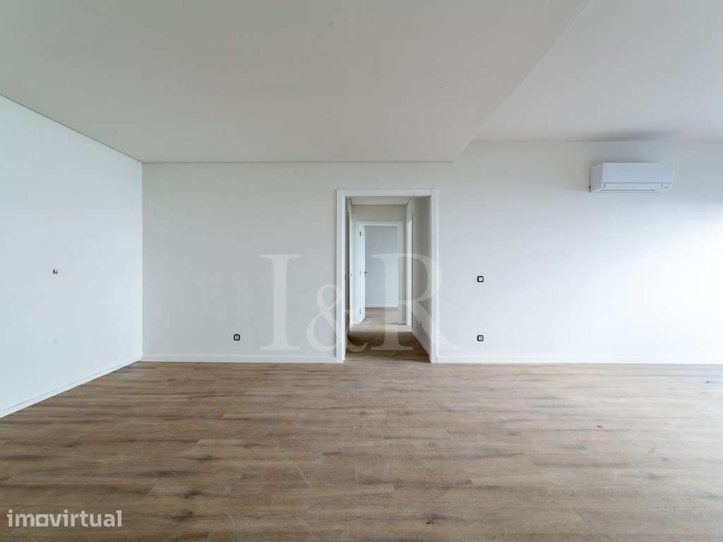 Apartamento T2 com varanda e estacionamento em Cacilhas, Almada - Grande imagem: 3/24