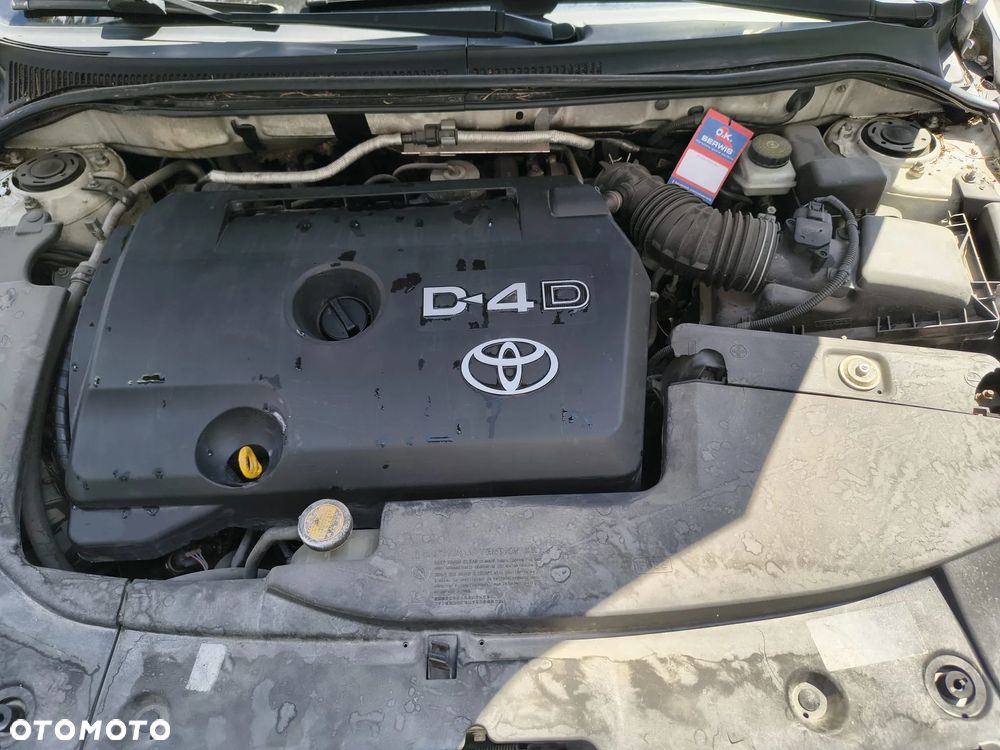 Toyota Avensis 2.0 D-4D - 16