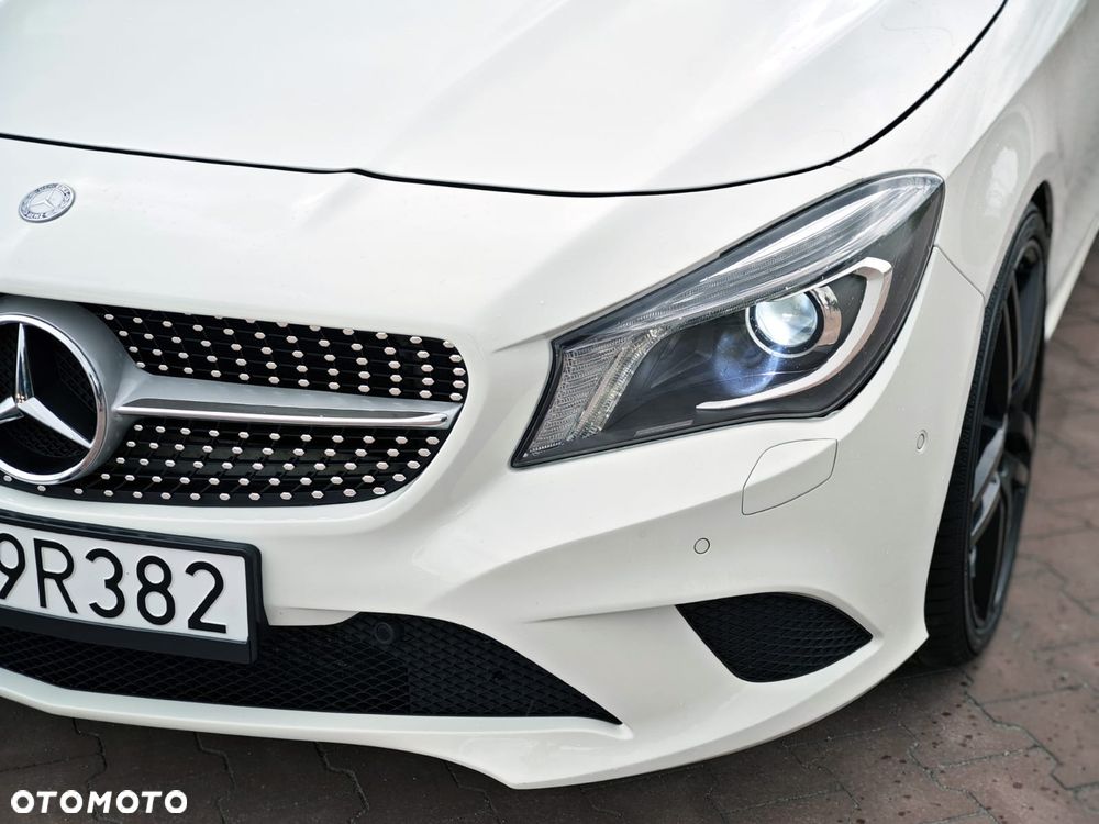 Mercedes-Benz CLA 180 7G-DCT - 4