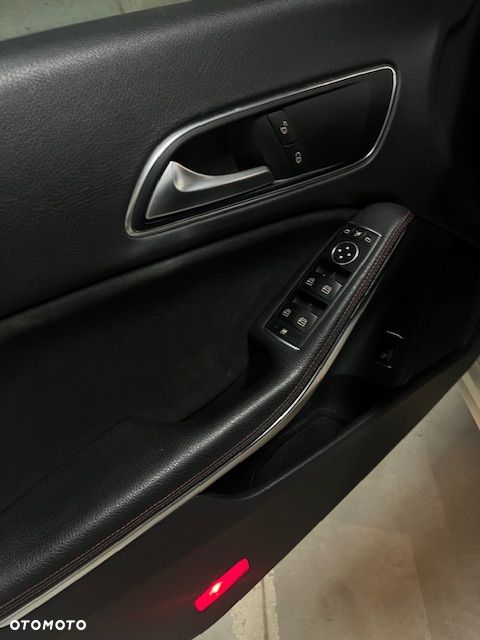 Mercedes-Benz CLA 200 AMG Line - 25