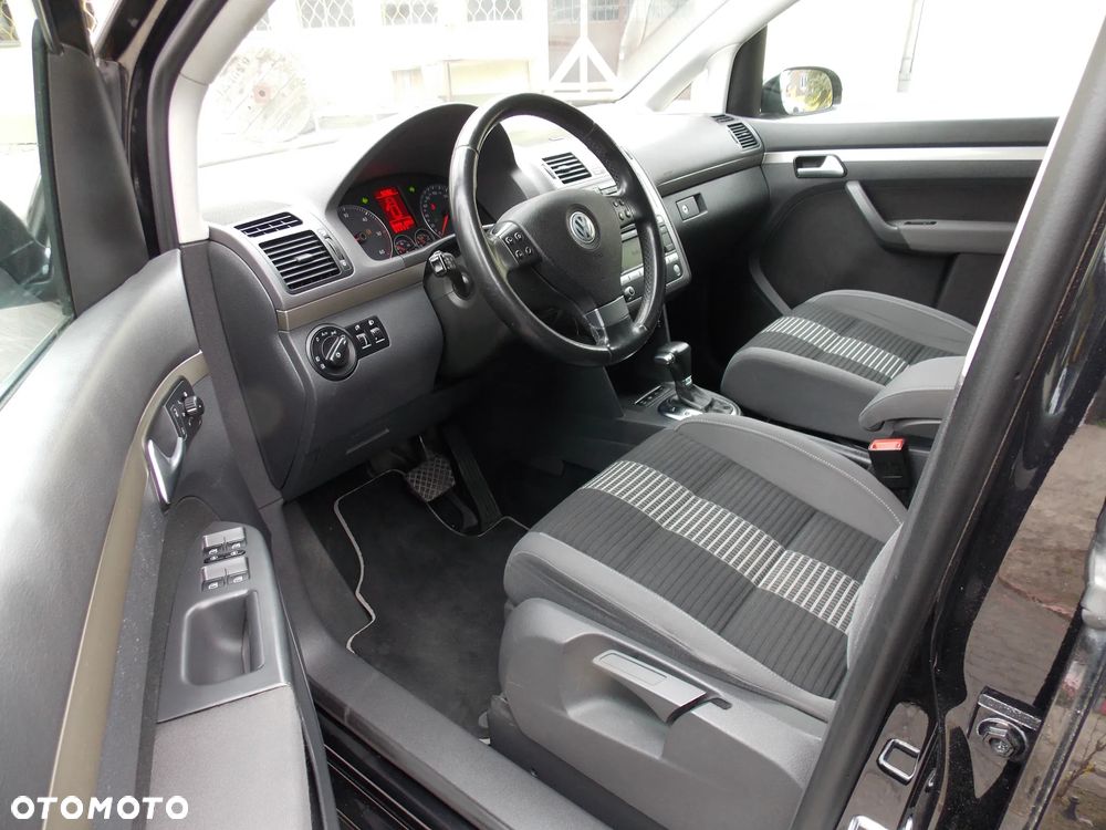 Volkswagen Touran 1.9 TDI DSG United - 4