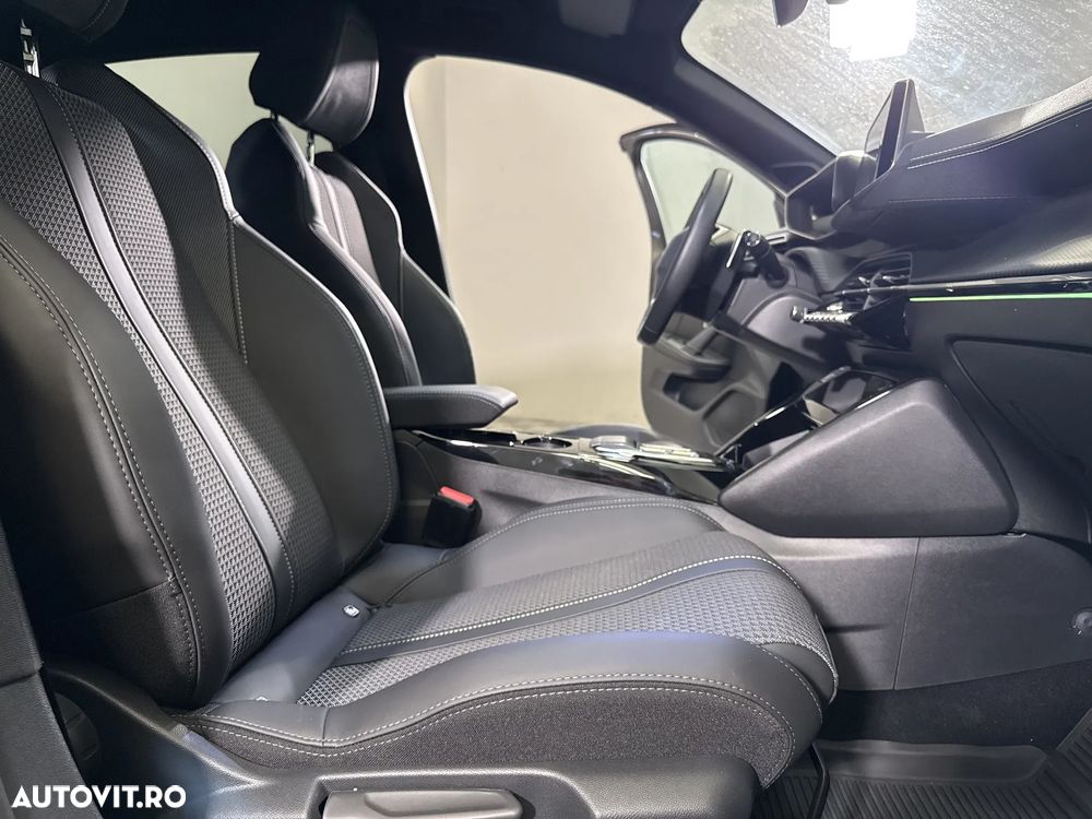 Peugeot 208 1.2 L PureTech STT GT Pack - 12