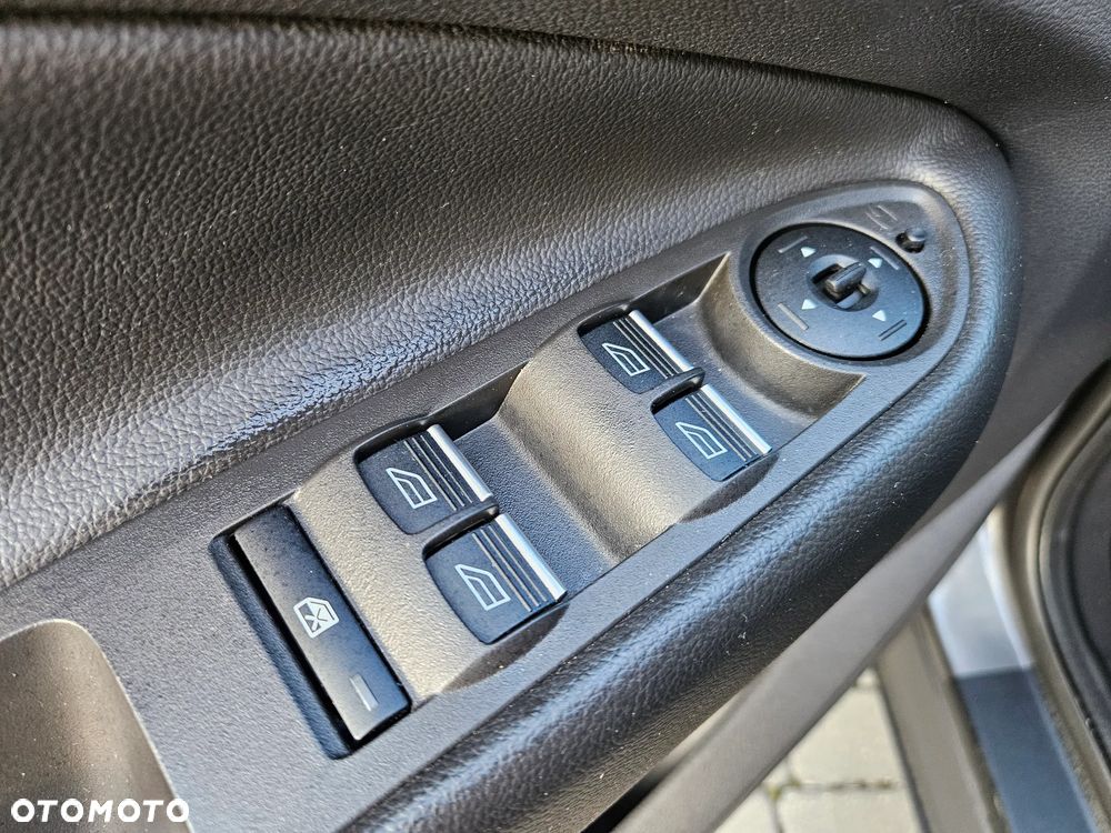 Ford Kuga 2.0 TDCi 2x4 Titanium - 24
