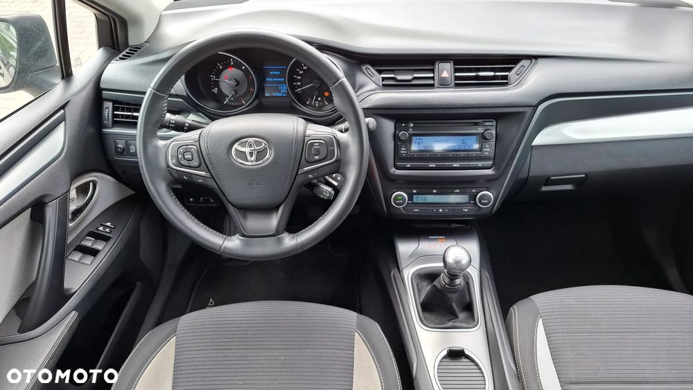 Toyota Avensis - 12