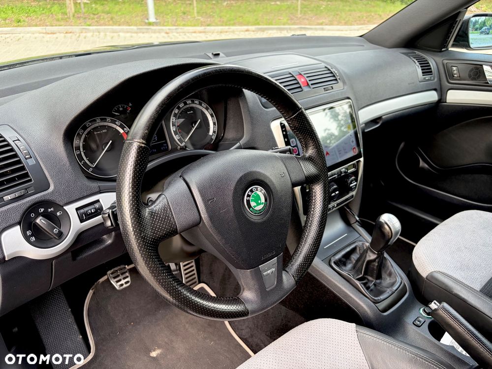 Skoda Octavia 2.0 TDI CR DPF RS - 4
