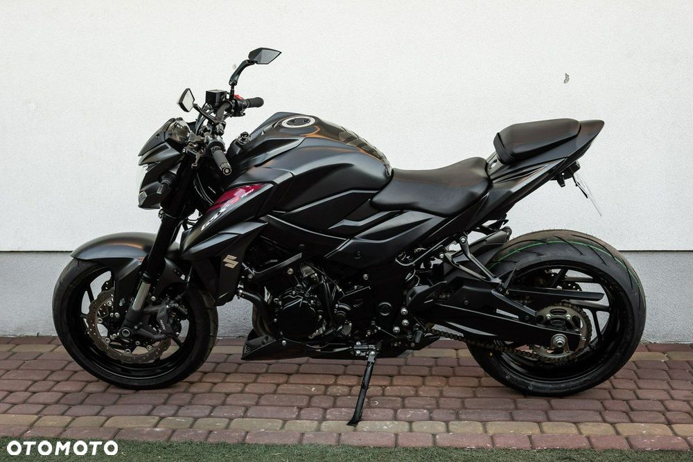 Suzuki GSX - 6