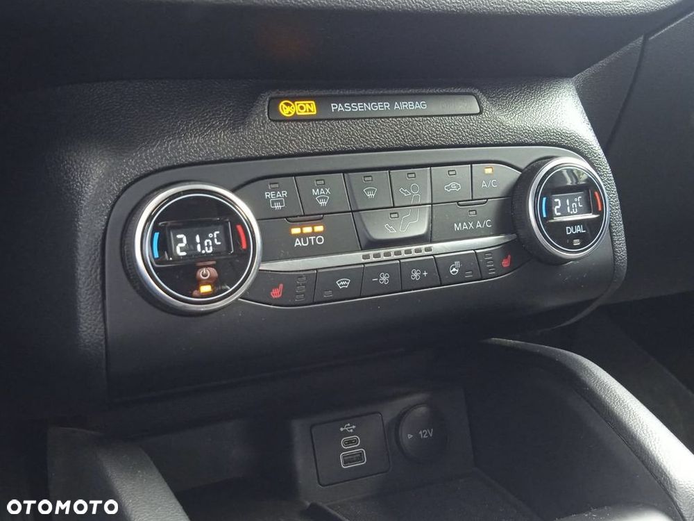 Ford Focus 1.0 EcoBoost Titanium Style - 24