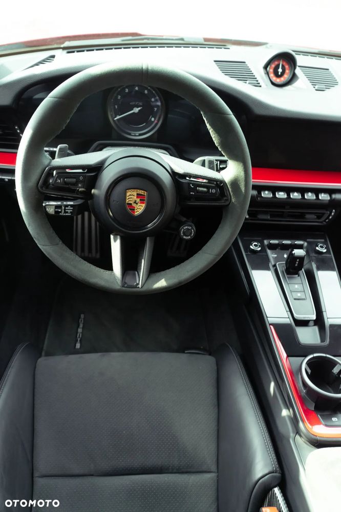 Porsche 911 Carrera GTS - 13