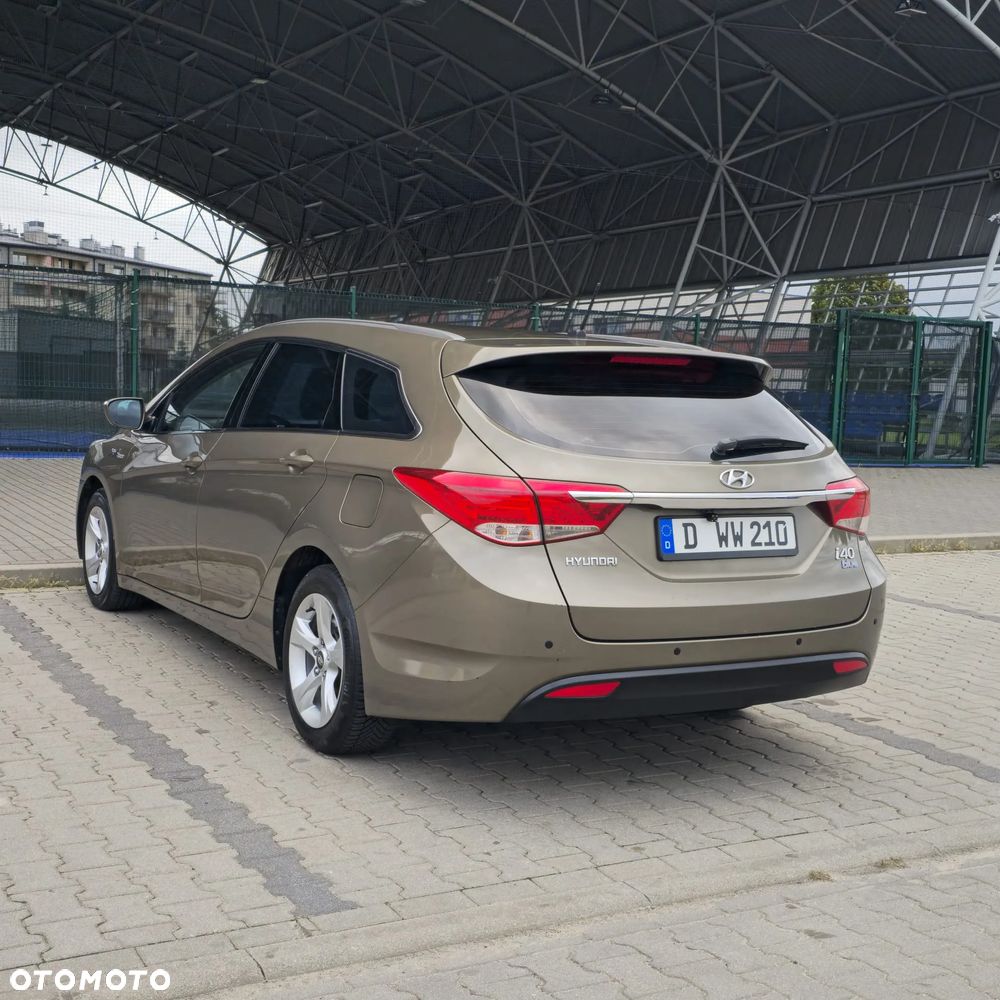 Hyundai i40 Kombi blue 1.6 Space - 14