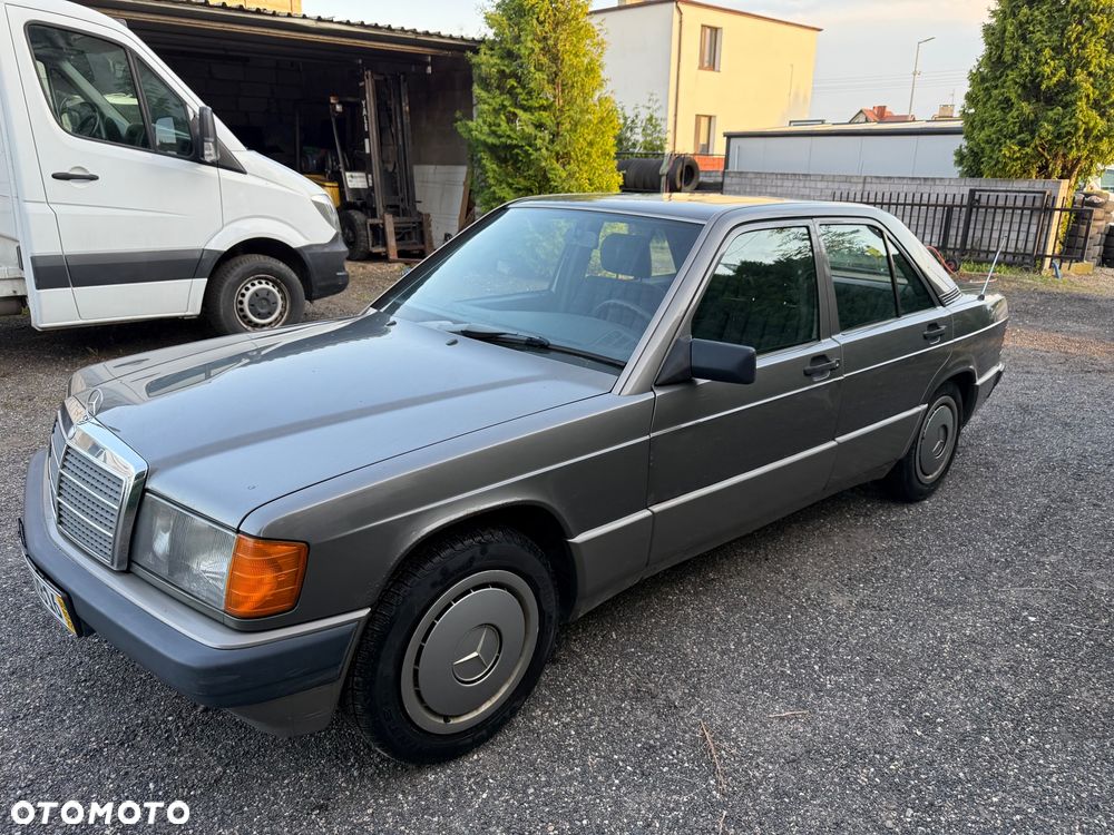 Mercedes-Benz W201 (190) - 8