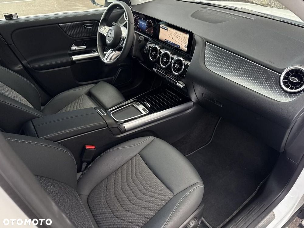 Mercedes-Benz GLA - 22