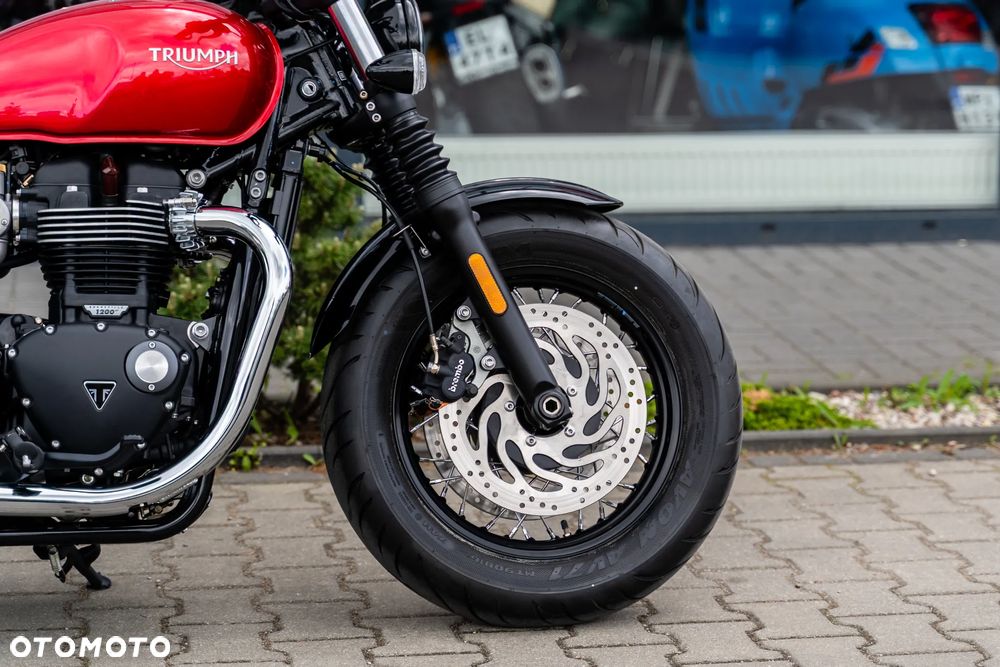 Triumph Bonneville Bobber - 17