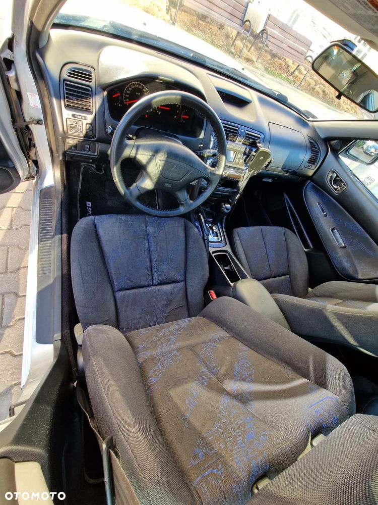Mitsubishi Galant - 11
