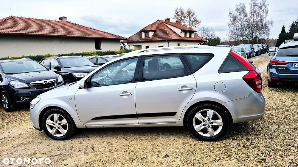 Kia Ceed 1.4 CVVT Dream-Team Edition - 24