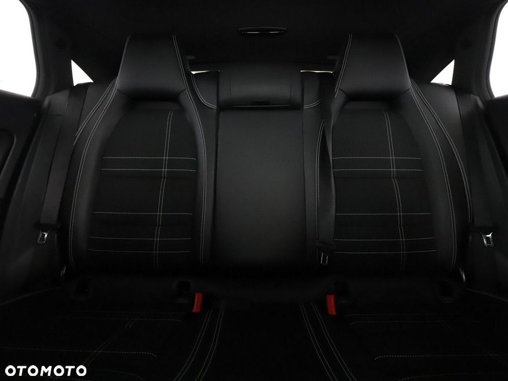 Mercedes-Benz CLA 180 Urban - 19