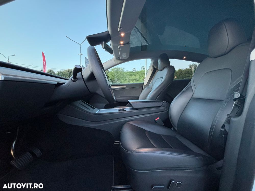 Tesla Model Y Long Range Dual Motor AWD - 3