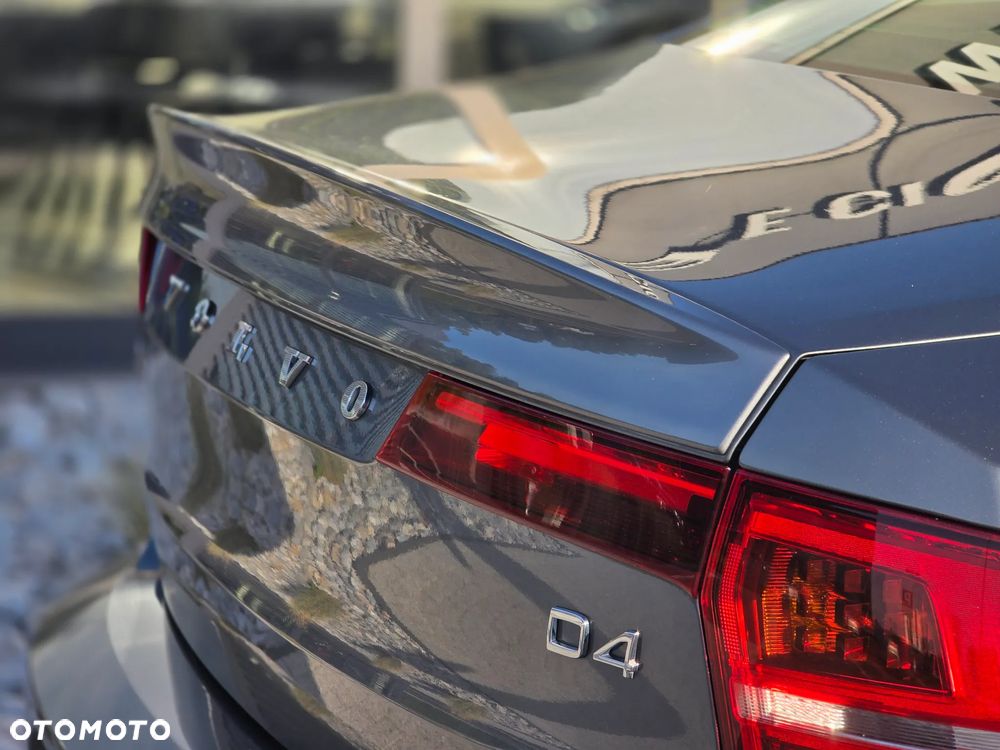 Volvo S90 D4 SCR Momentum Pro - 39