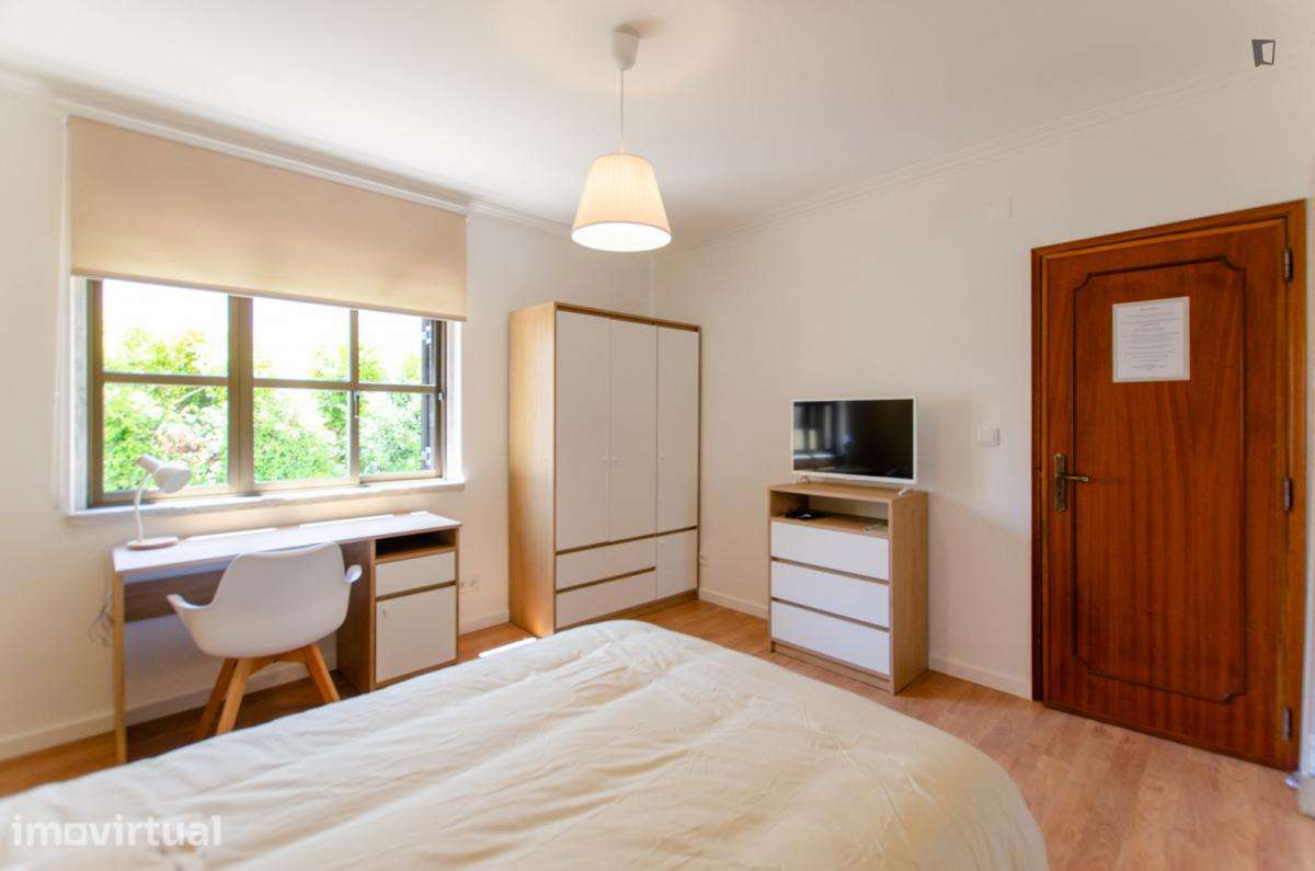 Quarto - localizado em Oeiras Lisbon - Grande imagem: 4/9