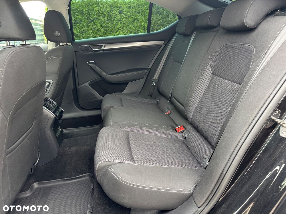 Skoda Superb 2.0 TDI SCR Style DSG - 37