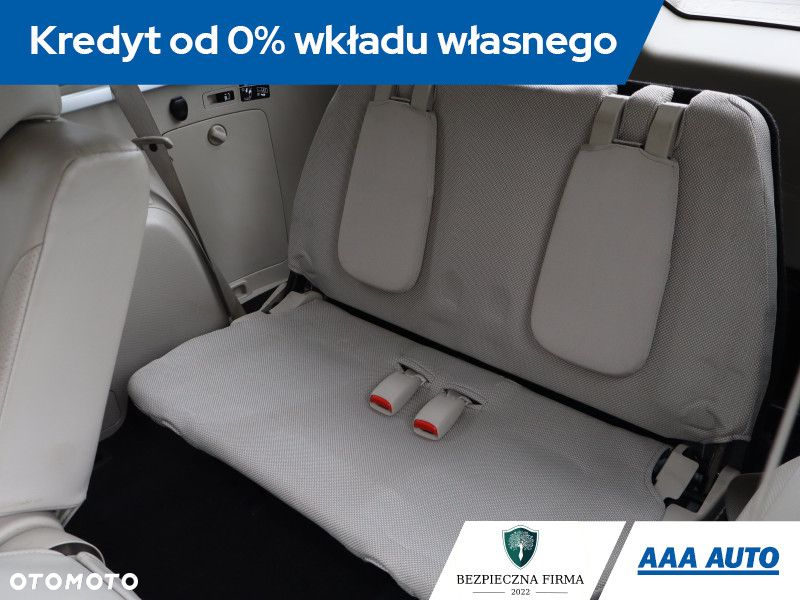 Mitsubishi Outlander - 24