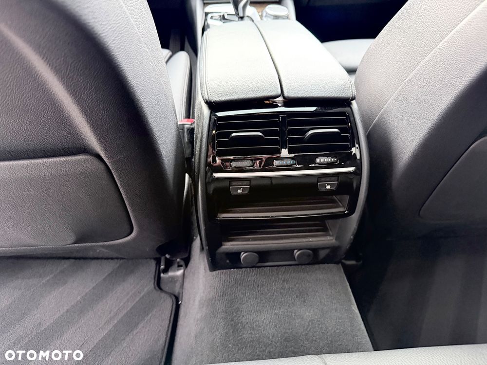 BMW Seria 5 530i xDrive Sport Line - 25