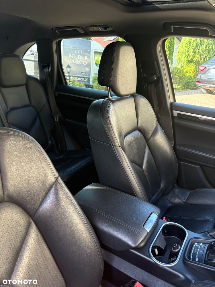 Porsche Cayenne Standard - 25